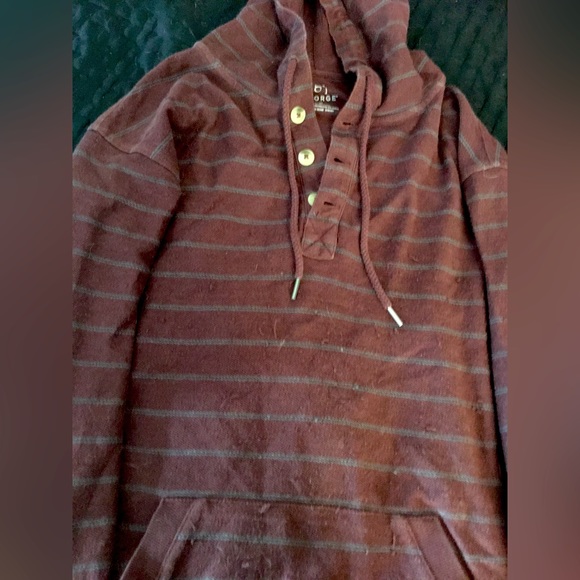 Sweater - Picture 1 of 2